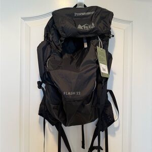 REI Flash 22 Black Daypack Unisex (new, never used)
